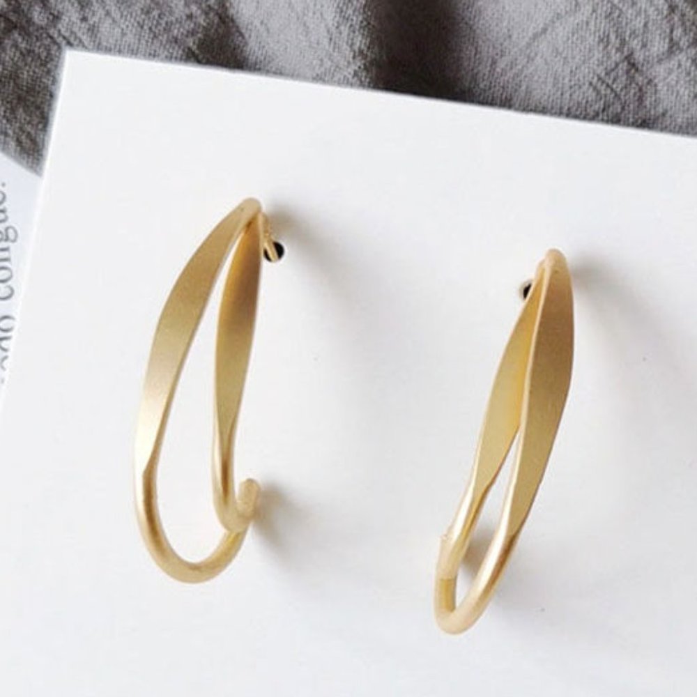 Modern Curve Hoop Earrings - Picture 4 of 13